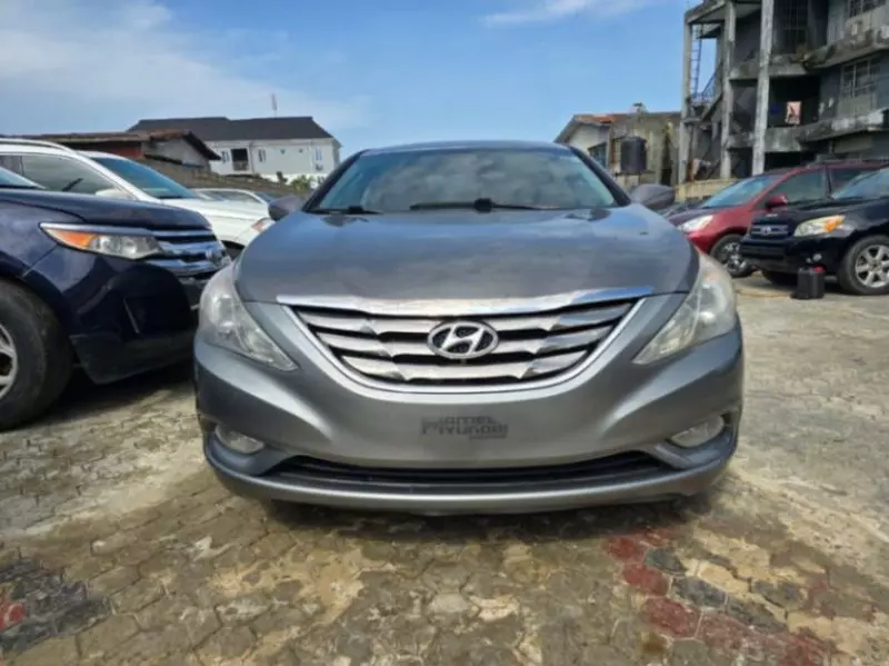 Hyundai Sonata   - 2011