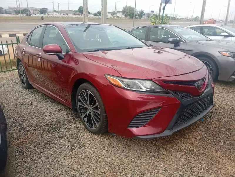 Toyota Camry   - 2018