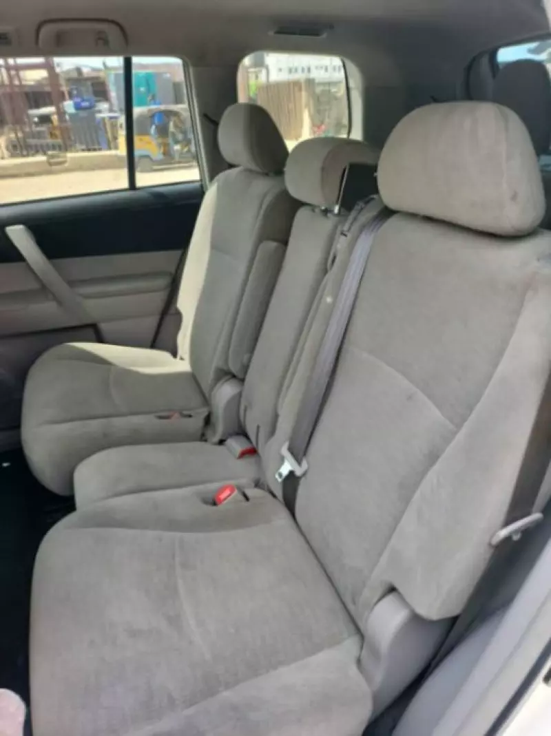 Toyota Highlander   - 2012