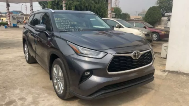 Toyota Highlander   - 2022