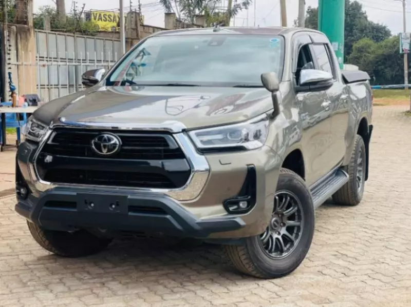 Toyota Hilux   - 2021
