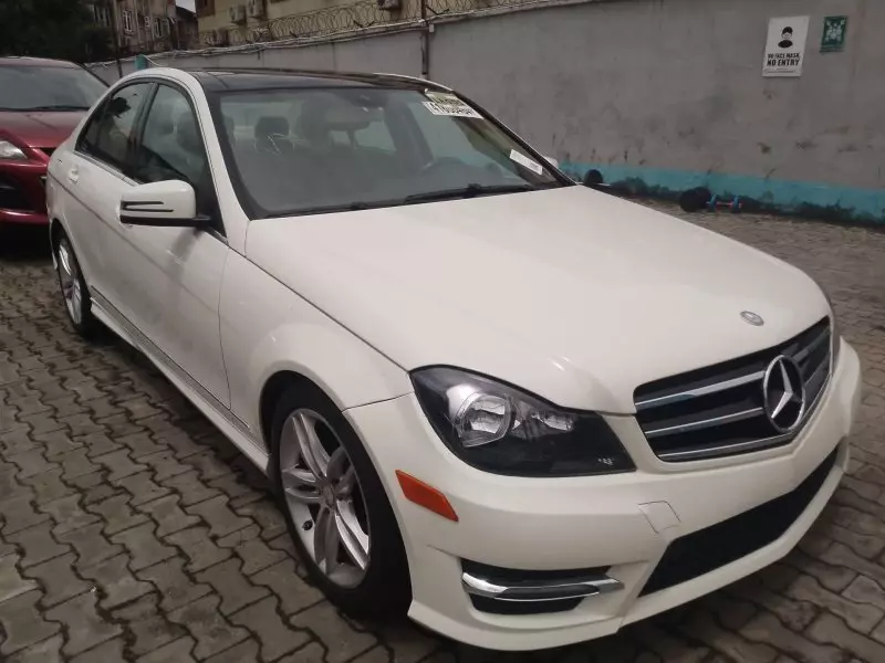 Mercedes-Benz C 300   - 2012