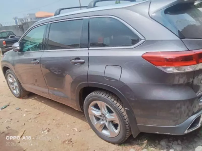 Toyota Highlander   - 2017