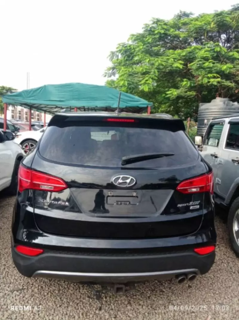 Hyundai Santa Fe   - 2016