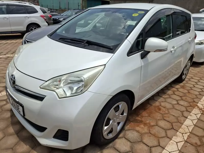 Toyota Ractis   - 2012