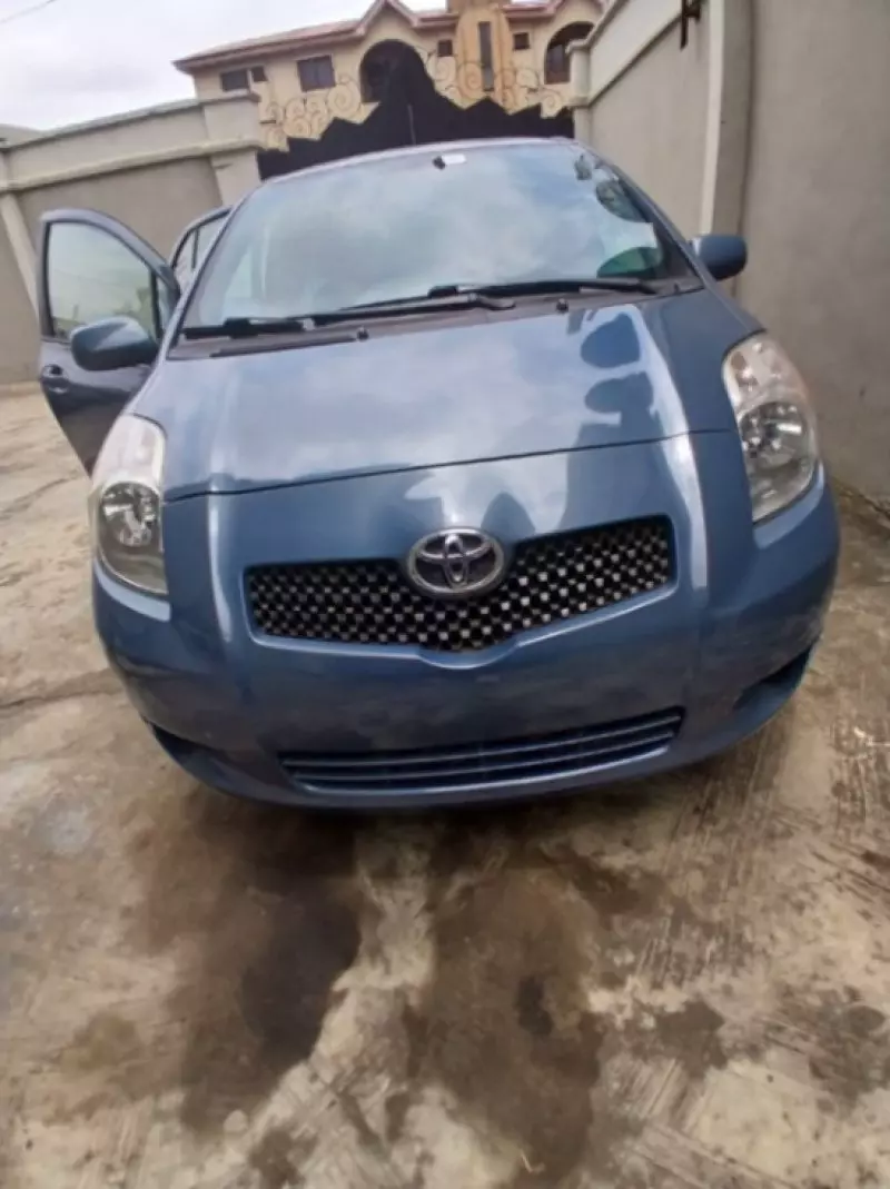 Toyota Yaris   - 2009