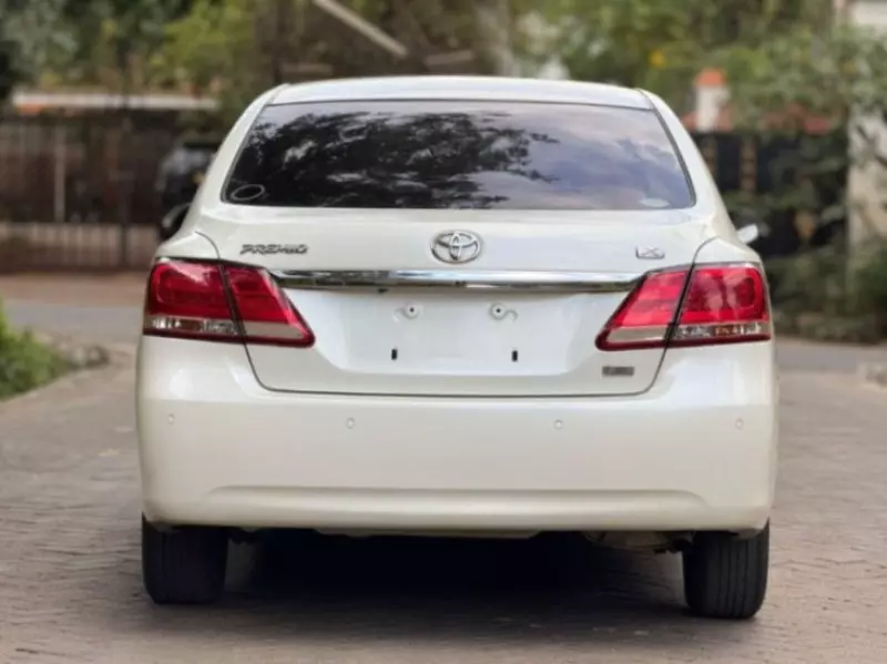 Toyota Premio    - 2018