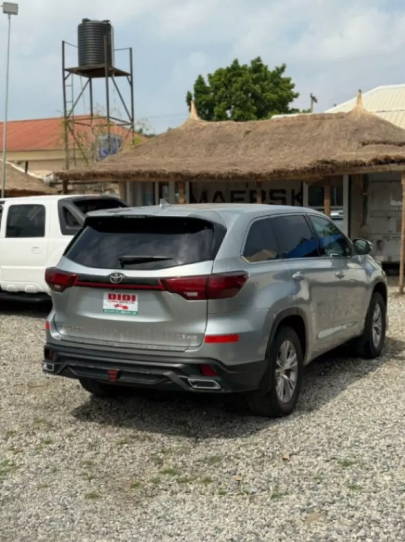 Toyota Highlander   - 2015