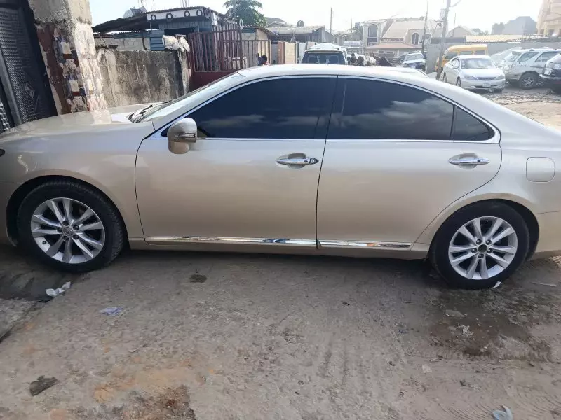 Lexus ES 350   - 2011