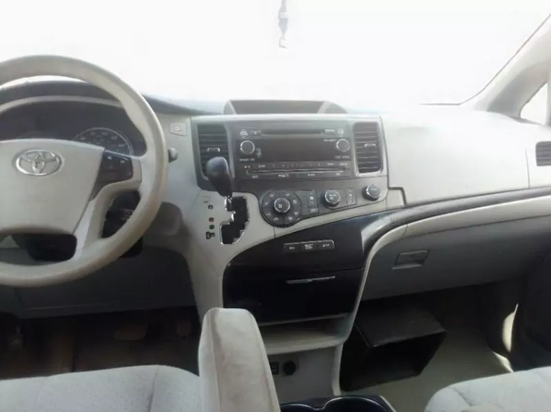 Toyota Sienna   - 2011