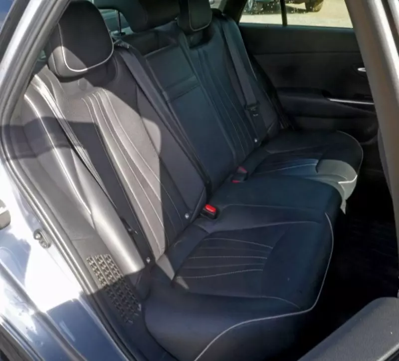 Toyota Crown Royal saloon Hybrid    - 2018