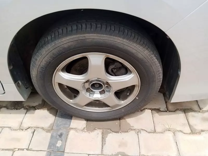 Toyota Noah   - 2015