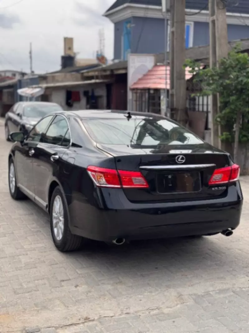 Lexus ES 350   - 2011