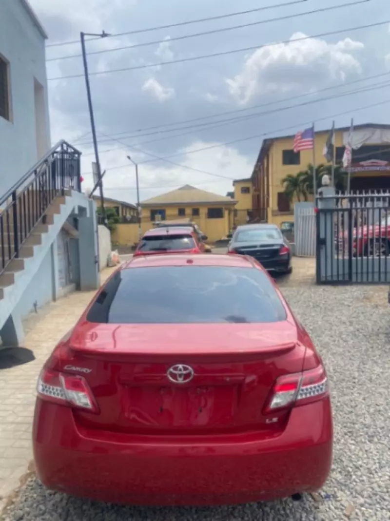 Toyota Camry   - 2010