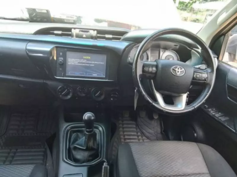 Toyota Hilux   - 2021