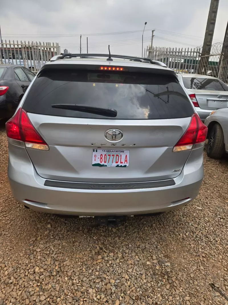 Toyota Venza   - 2010