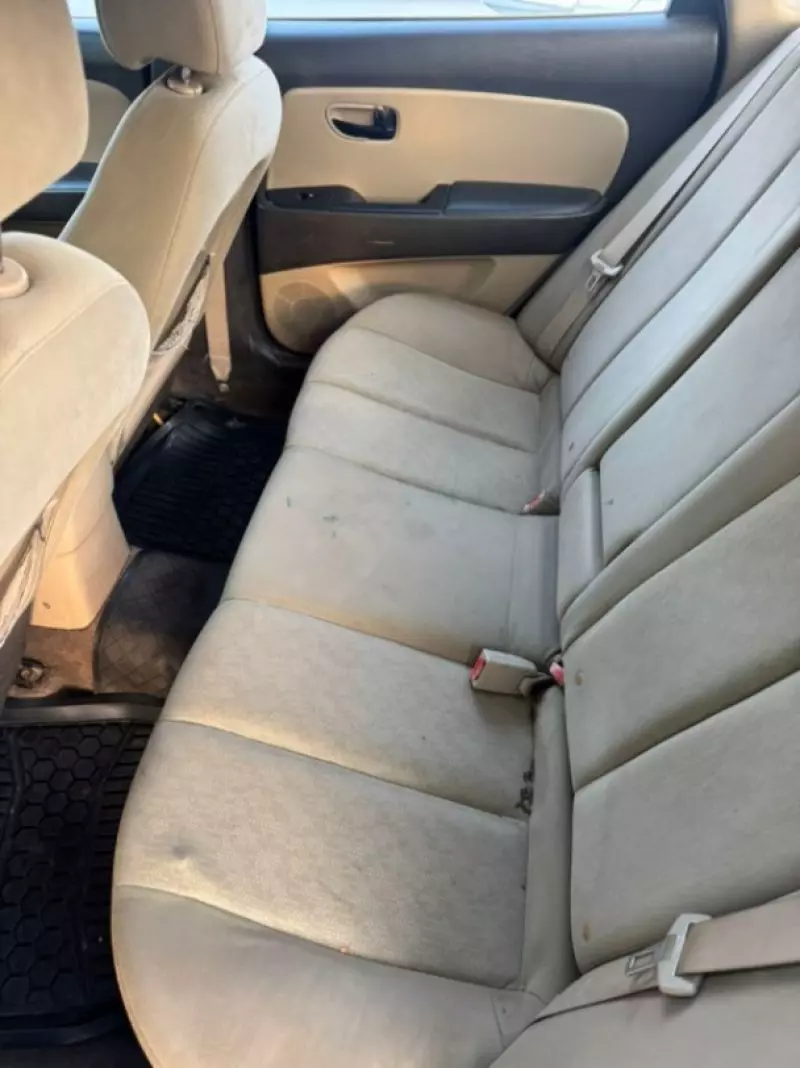 Hyundai Elantra   - 2010