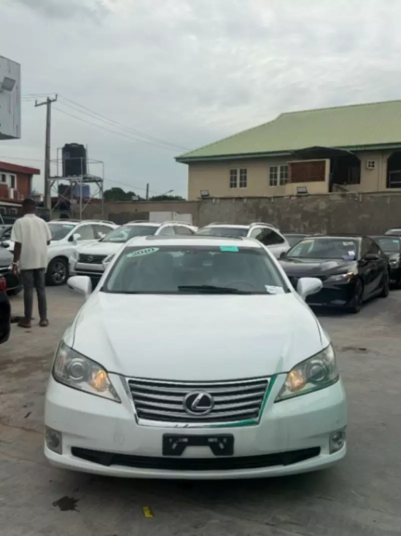 Lexus ES 350   - 2010