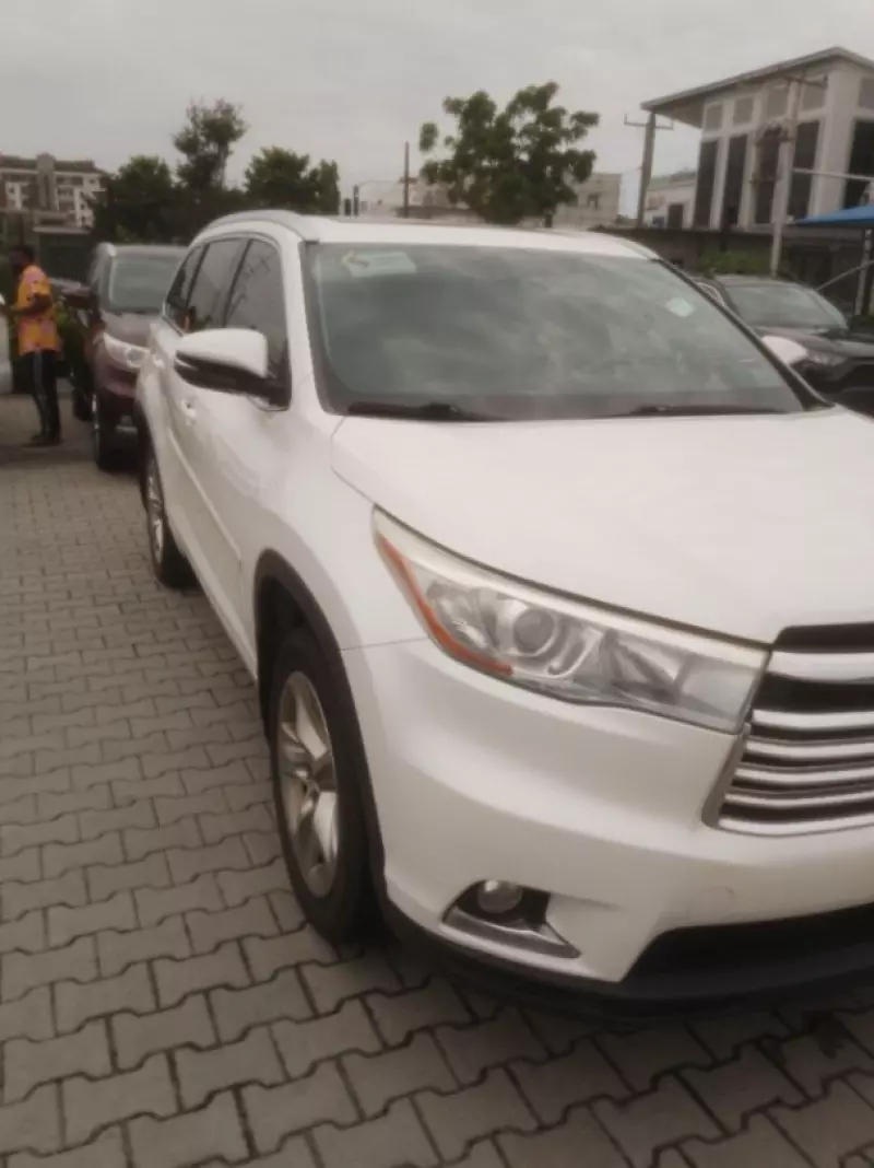 Toyota Highlander   - 2014