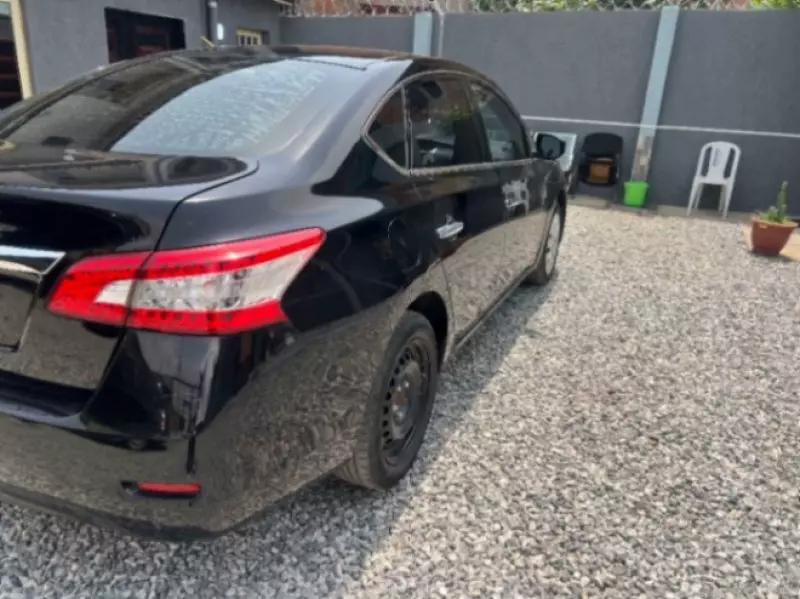 Nissan Sentra   - 2015