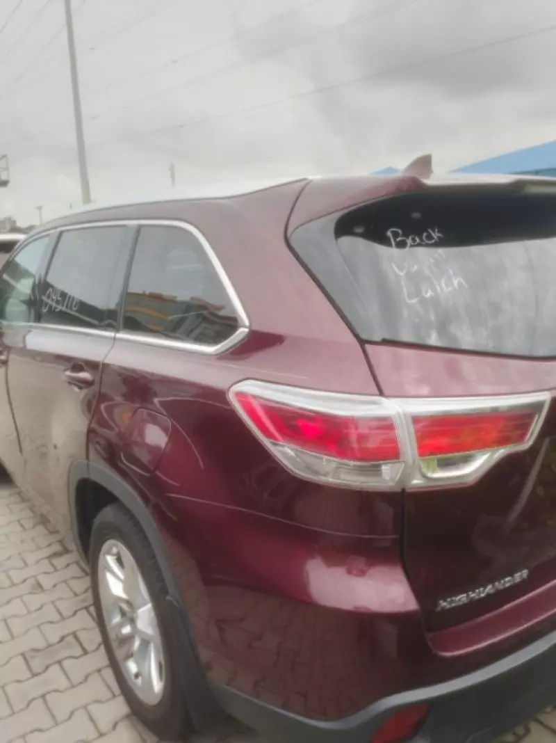 Toyota Highlander   - 2014