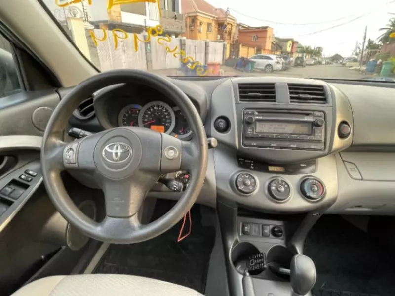 Toyota RAV4   - 2012