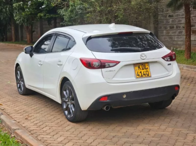 Mazda Axela    - 2015
