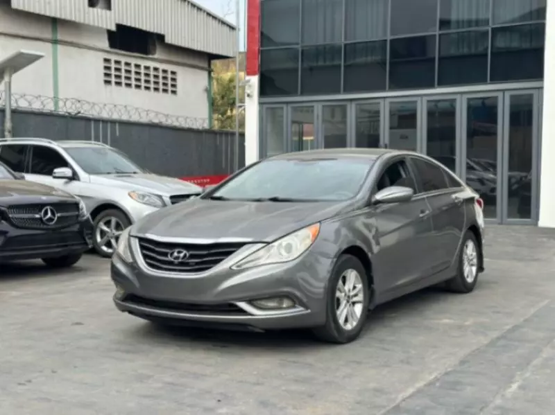 Hyundai Sonata   - 2013