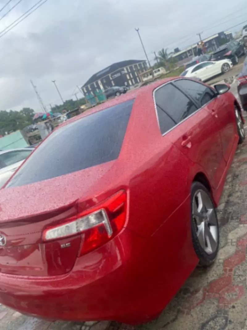 Toyota Camry   - 2014