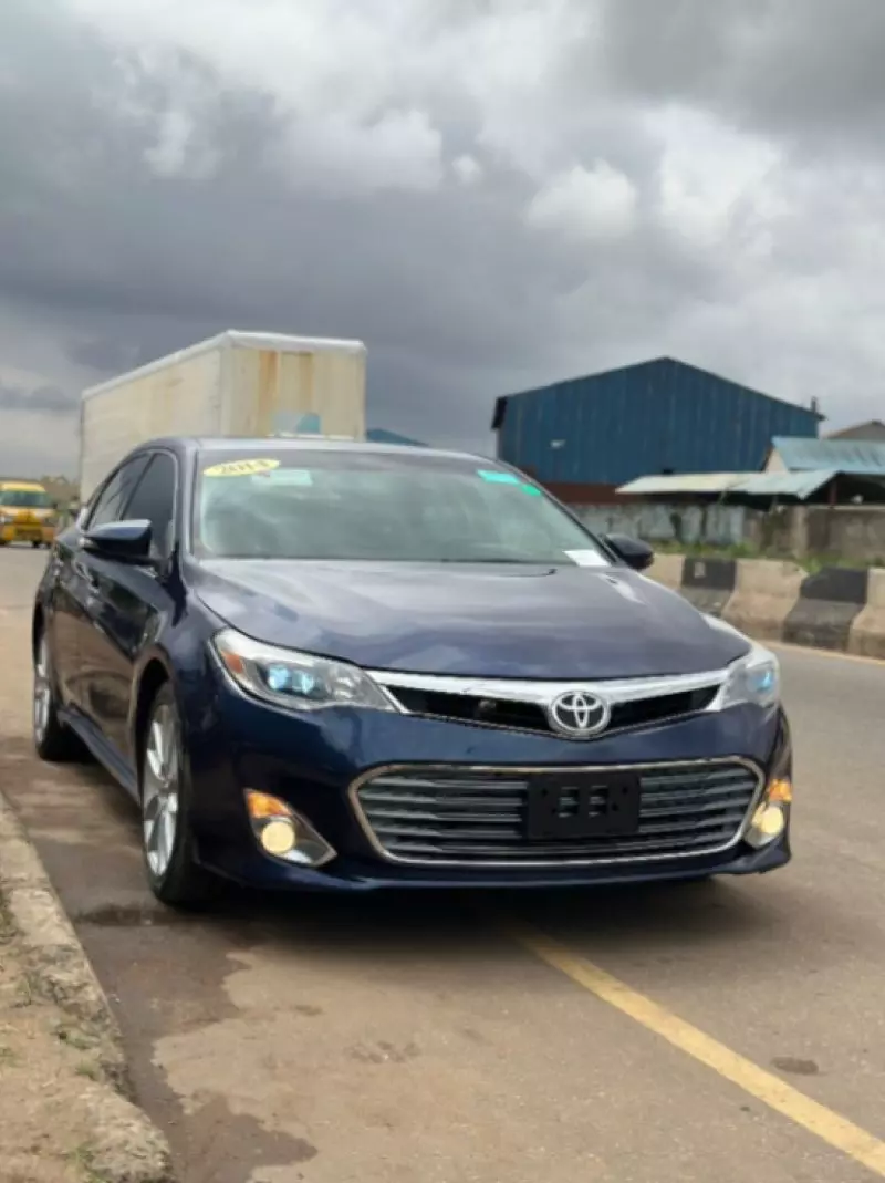 Toyota Avalon   - 2013