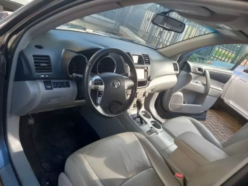 Toyota Highlander   - 2013