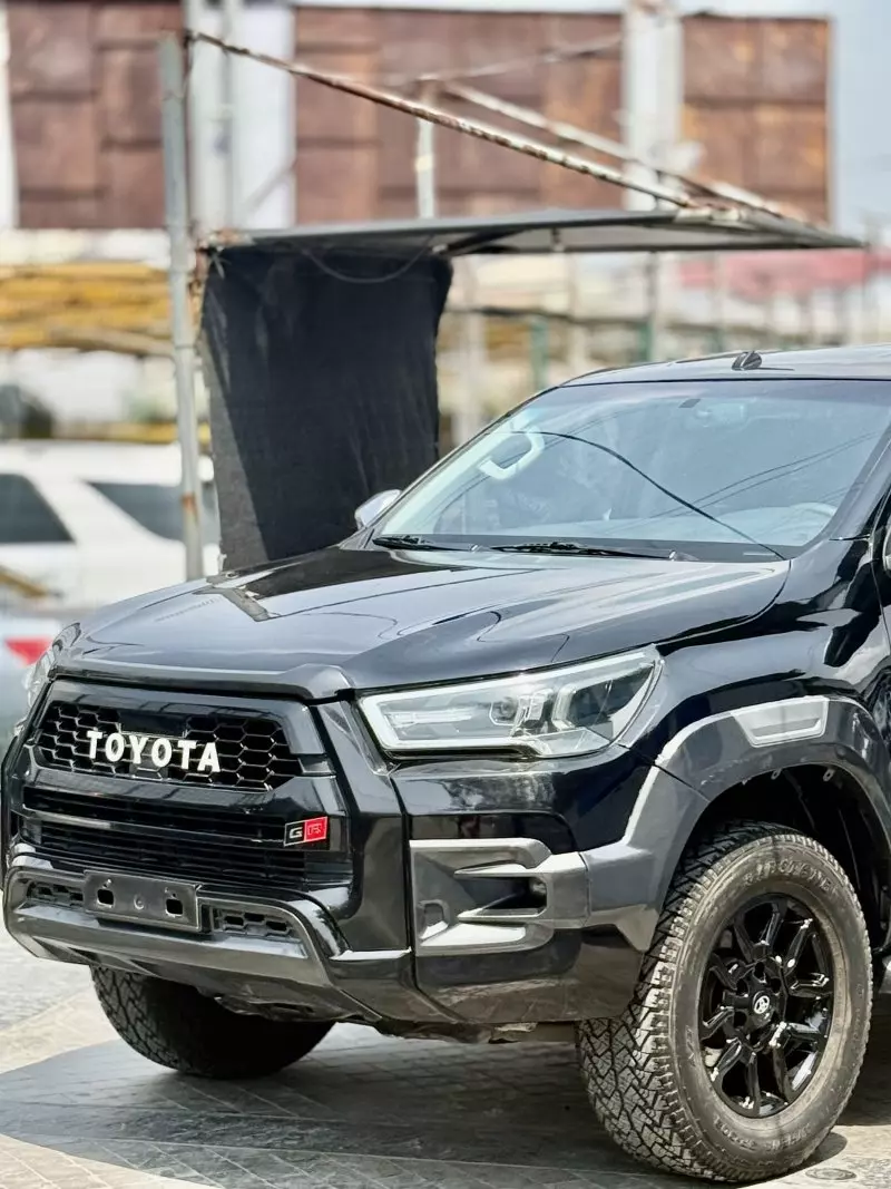 Toyota Hilux   - 2017