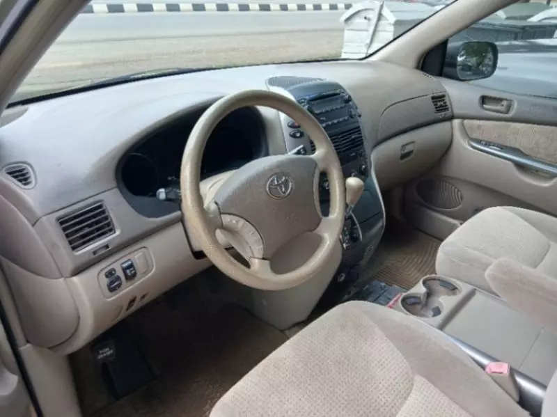 Toyota Sienna   - 2009