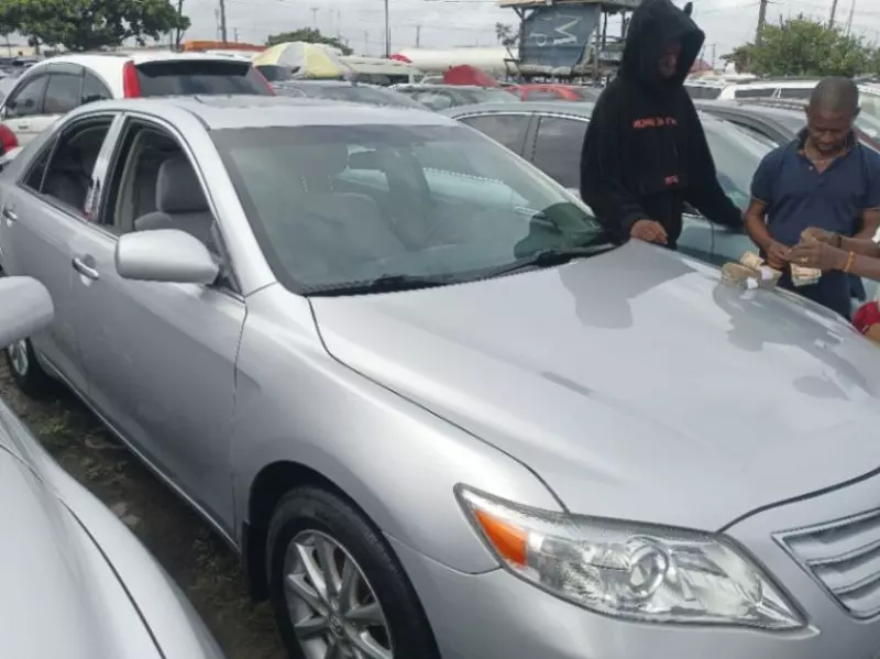Toyota Camry   - 2010