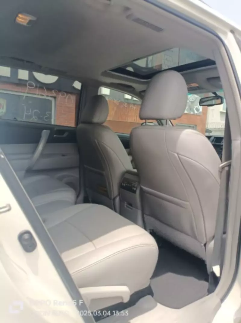 Toyota Highlander   - 2013