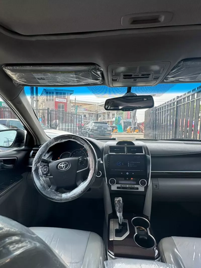 Toyota Camry   - 2014