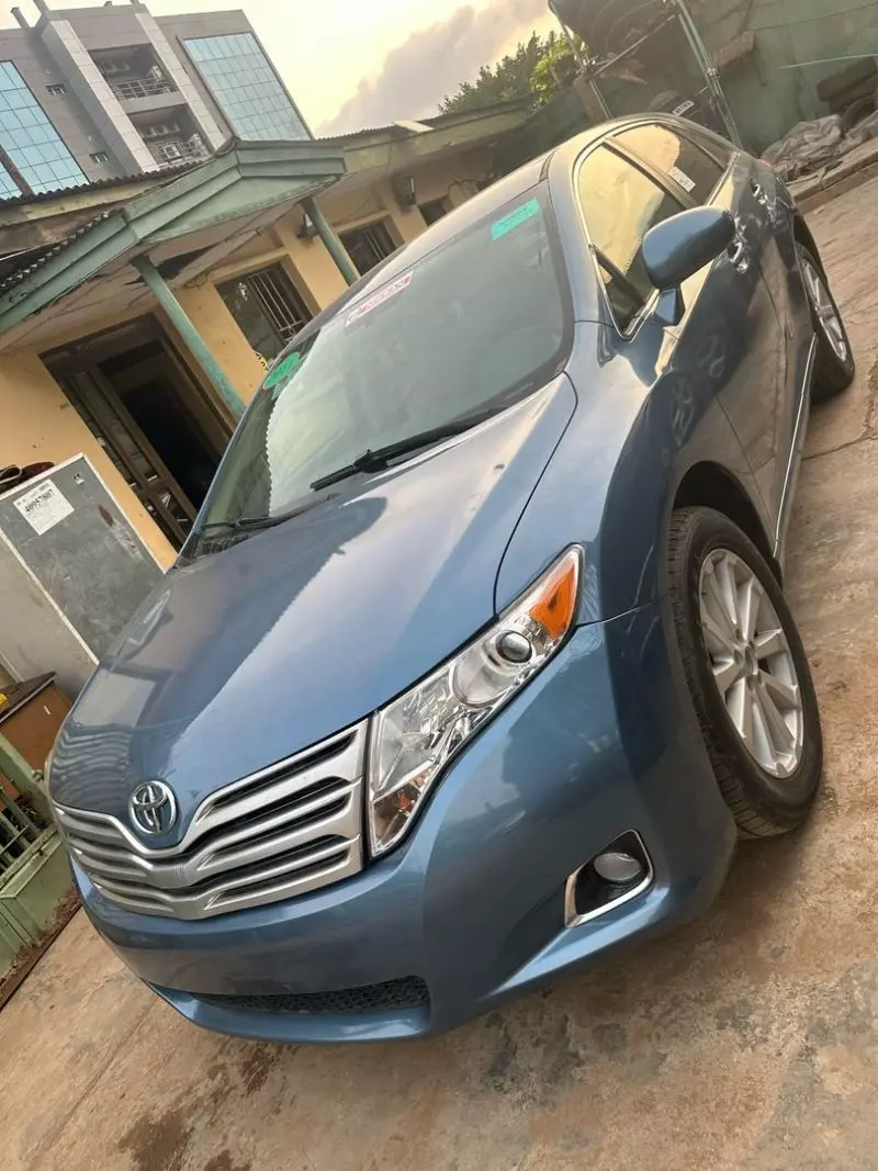 Toyota Venza   - 2011