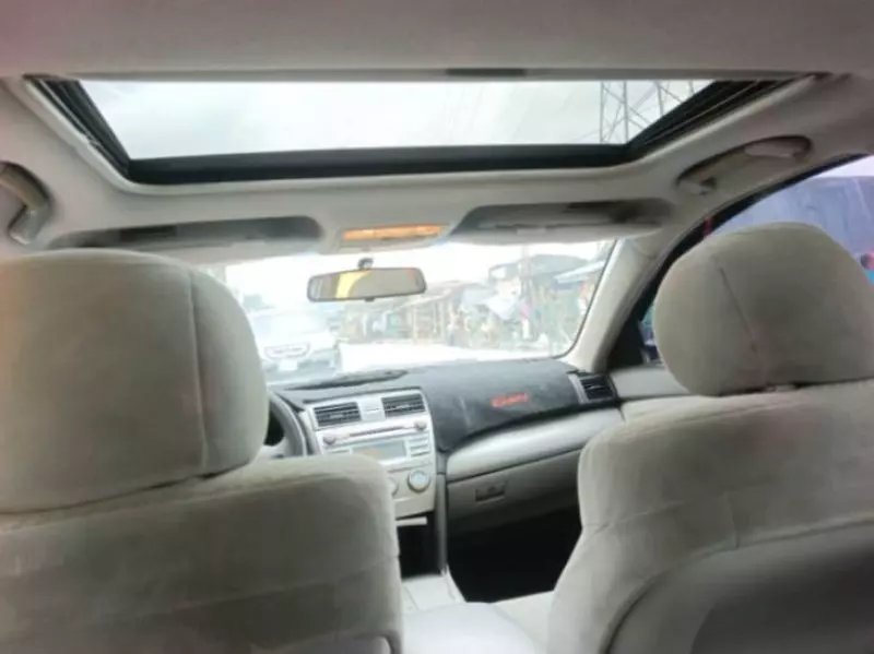 Toyota Camry   - 2010