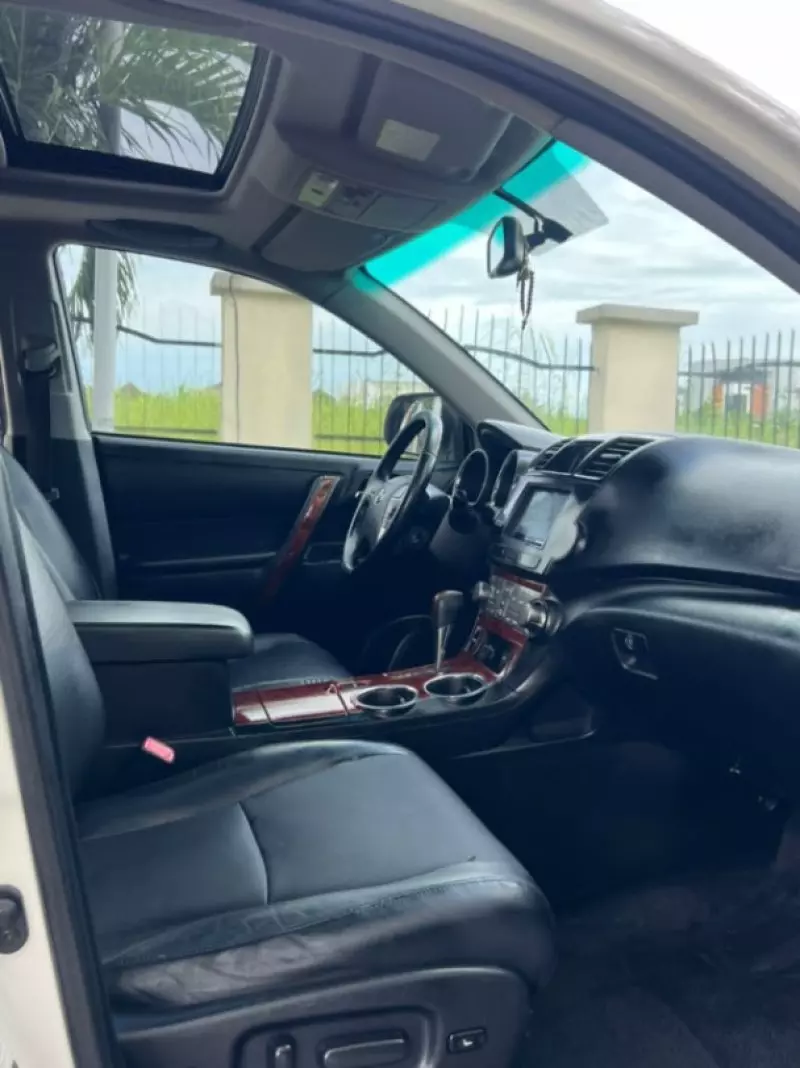 Toyota Highlander   - 2013