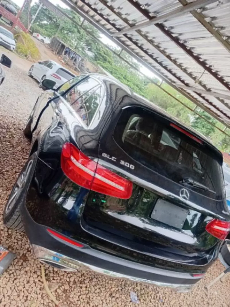 Mercedes-Benz GLC 300   - 2016