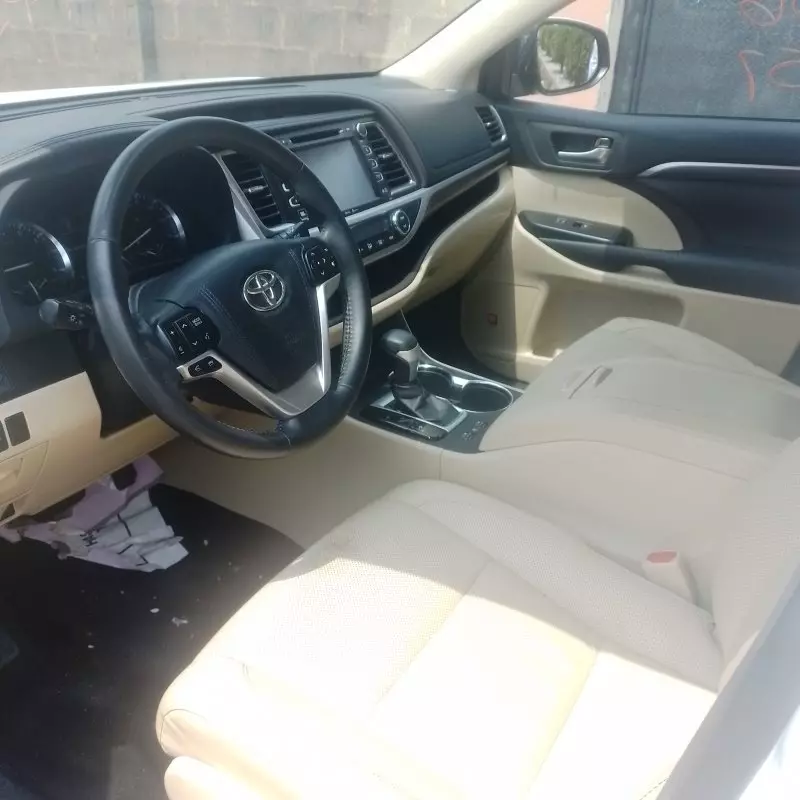 Toyota Highlander   - 2015