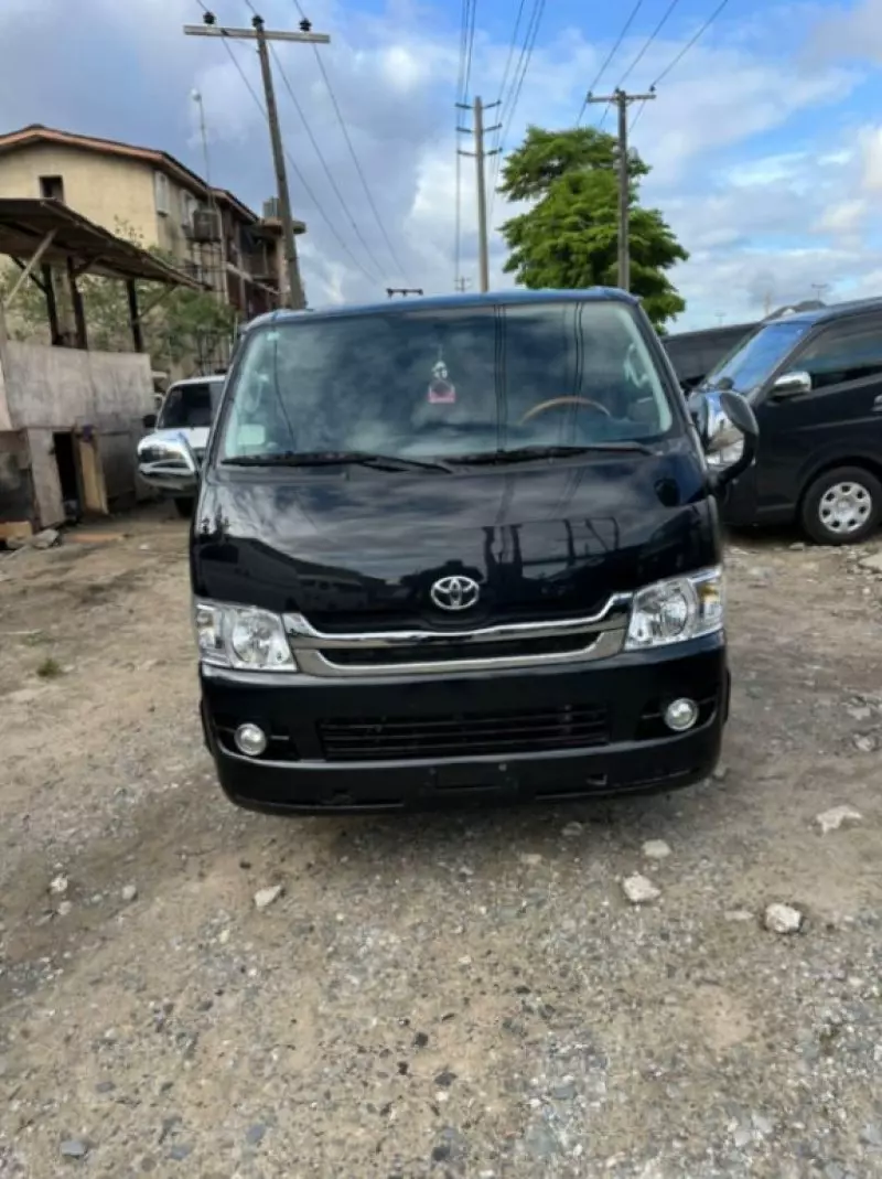 Toyota Hiace   - 2013