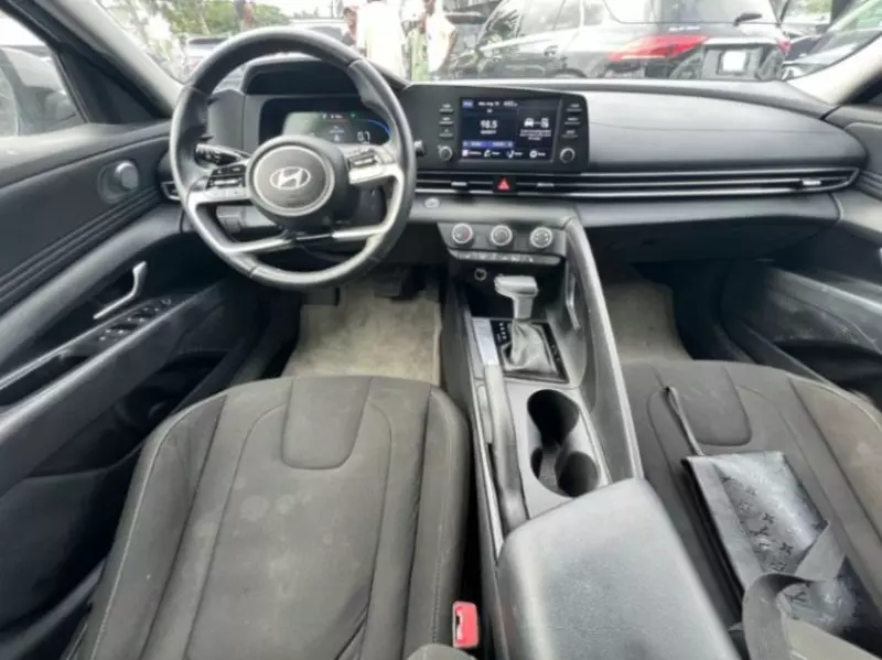 Hyundai Elantra   - 2024