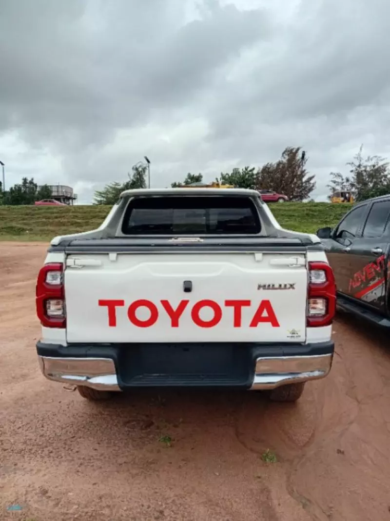 Toyota Hilux   - 2019