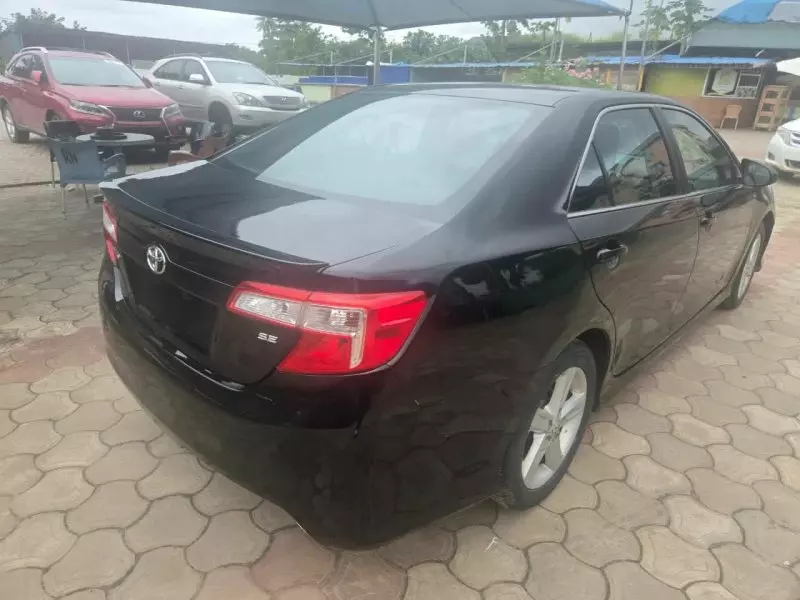 Toyota Camry   - 2014