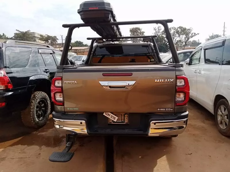 Toyota Hilux   - 2020