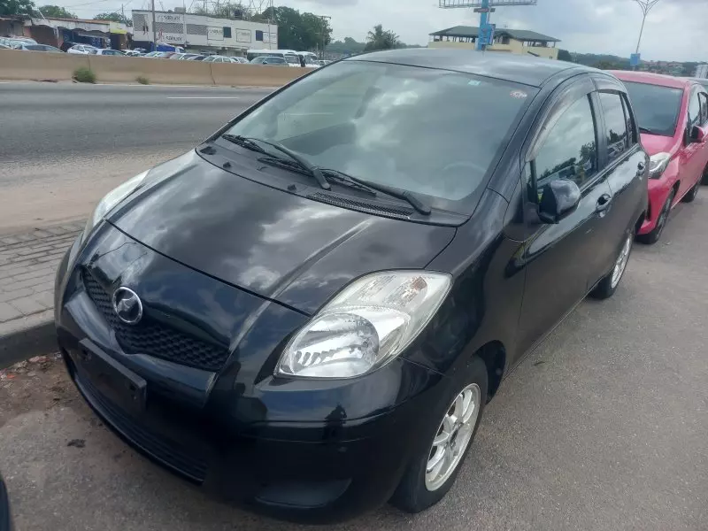 Toyota Vitz   - 2011