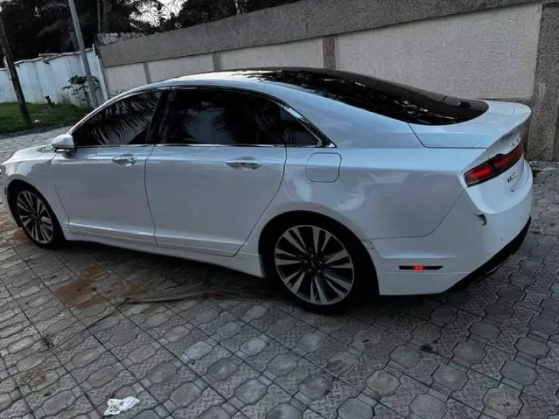 Lincoln MKZ   - 2017