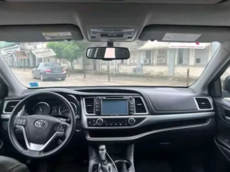 Toyota Highlander   - 2016