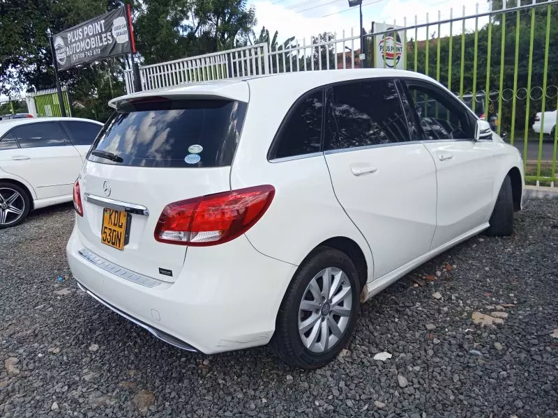 Mercedes-Benz B 180   - 2012